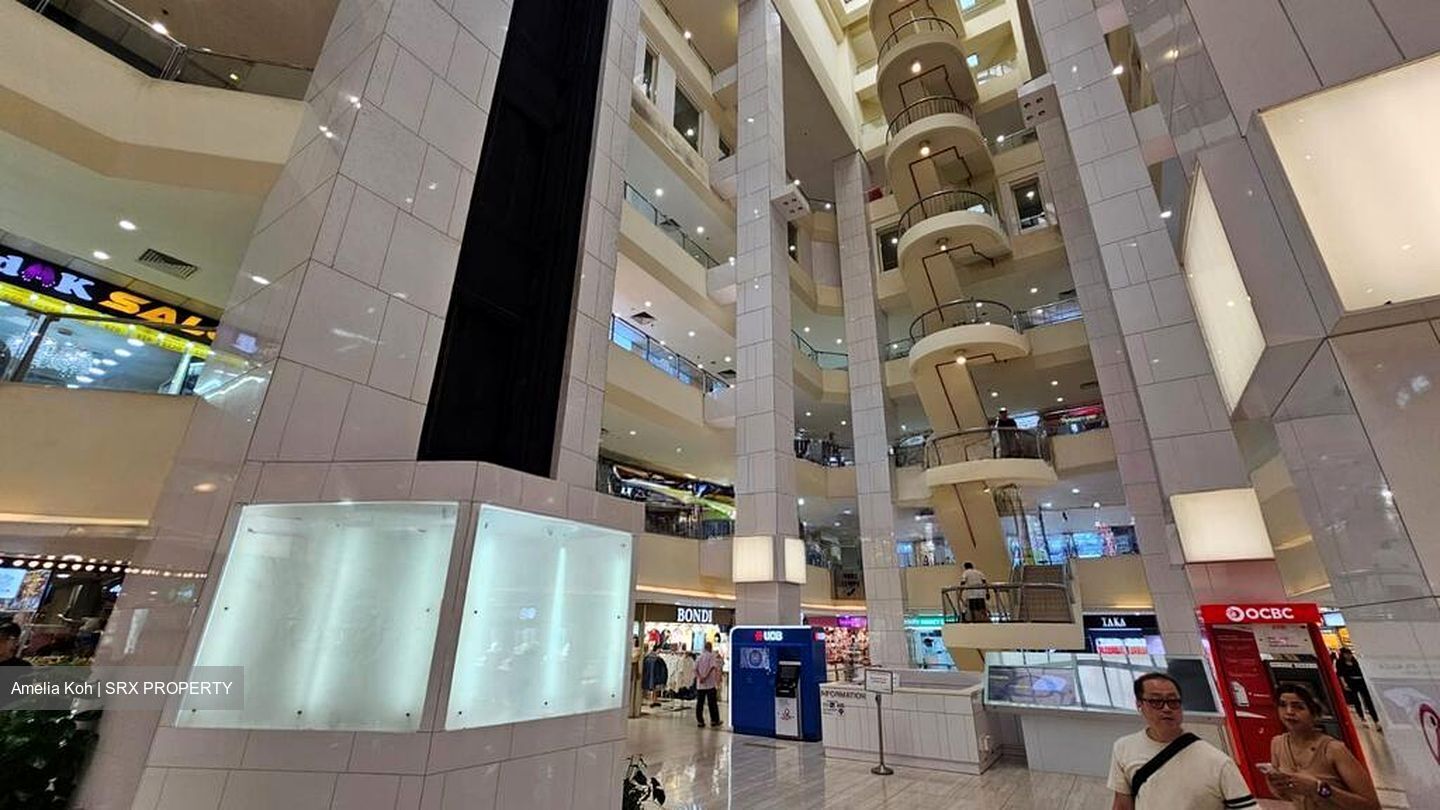 Lucky Plaza (D9), Retail #504178151